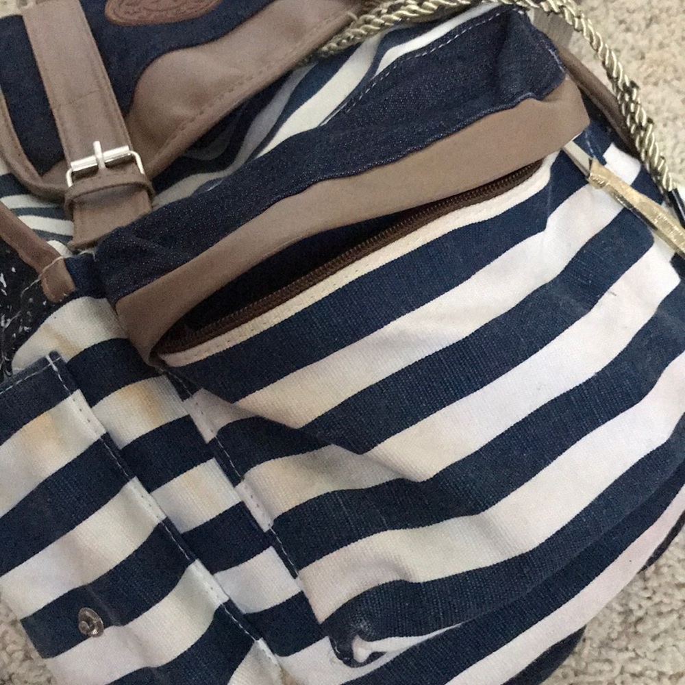 Backpack - Picture 4 of 5